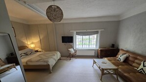 Standard Double Room, Ensuite | Iron/ironing board (on request), individually furnished, bed sheets - The Ostrich (Castle Acre)