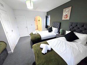 3 bedrooms, desk, iron/ironing board, free WiFi