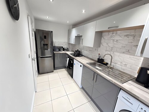 2ndHomeStays I Bilston I Contractor-Friendly House