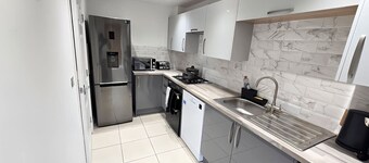 2ndHomeStays I Bilston I Contractor-Friendly House