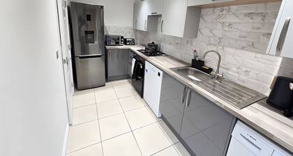 2ndHomeStays I Bilston I Contractor-Friendly House