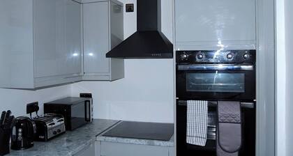 2ndHomeStays I Erdington | Sleeps 5-6 I Parking