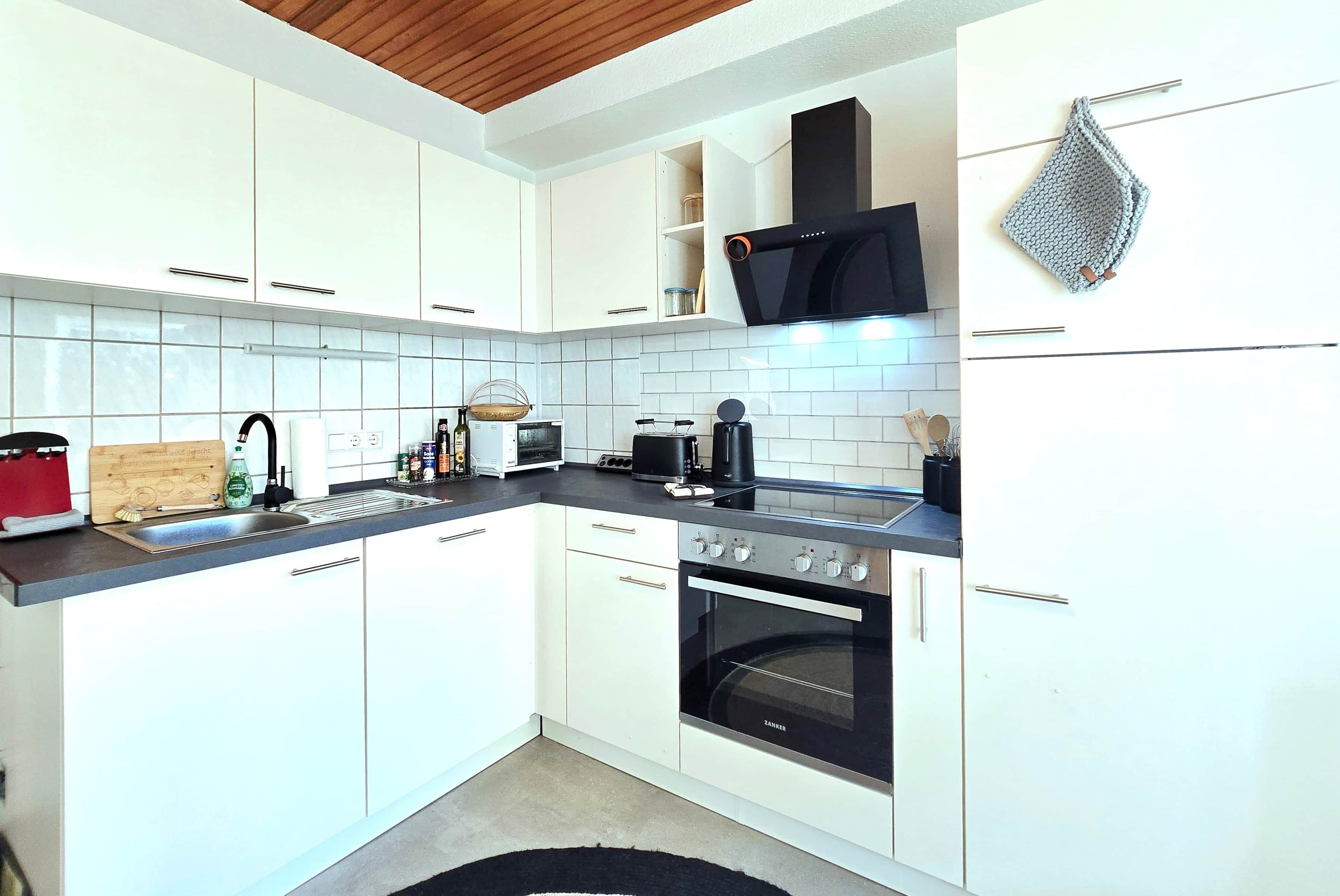 Frigorífic, microones, forn i placa de cuina 