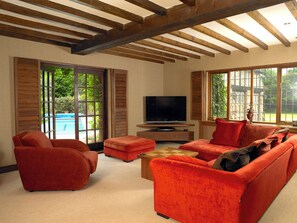 TV - Countryside Manor House with Pool and Rural Views (Haslemere)