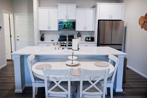 Modern Townhome Near Denver International Airport and Gaylord Hotel