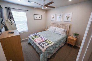 3 slaapkamers, een strijkplank/strijkijzer, wifi, beddengoed