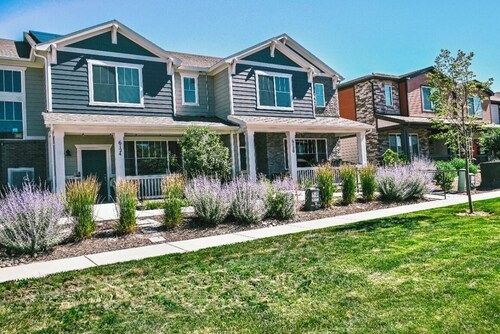 Modern Townhome Near Denver International Airport and Gaylord Hotel