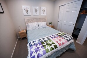 3 bedrooms, iron/ironing board, WiFi, bed sheets