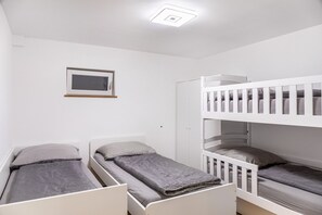 2 bedrooms, WiFi, bed sheets