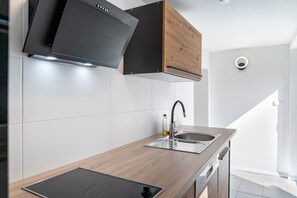 Kühlschrank, Ofen, Herdplatte, Geschirrspüler