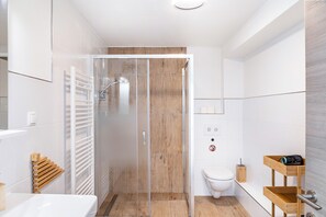 Bruser, hårtørrer, håndklæder