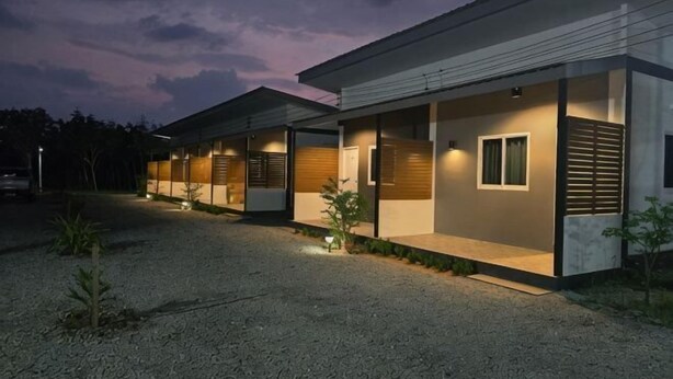 A modern building with multiple rooms, a gravel driveway, and a clear sky. - Wae Phak Stay Hostel@Khok Kloi (Takua Thung)
