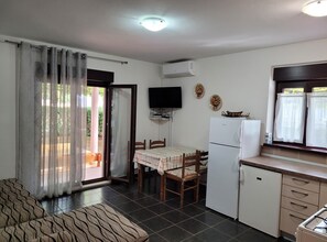 Apartment (Apartments Villa Dina 1) | Living room | 32-inch flat-screen TV with satellite channels