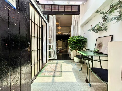 Shanghai Hills & Aromahome Sunshine BnB