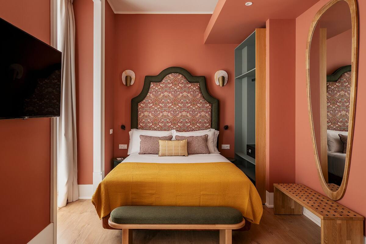 Ropa de cama de alta calidad, edredones de plumas, minibar y caja fuerte