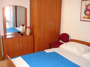 3 habitaciones y tabla de planchar con plancha 