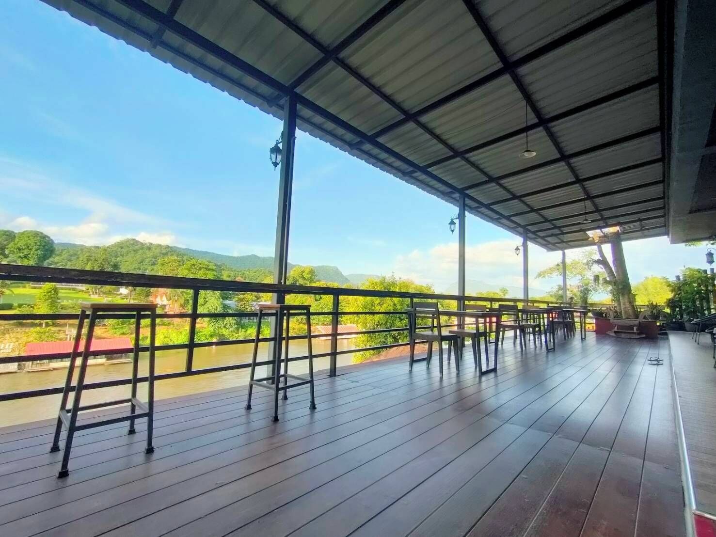 Deluxe King Room with Balcony Mountain and River View | Living area | 50-inch Smart TV with digital channels