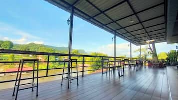 Deluxe King Room with Balcony Mountain and River View | Living area | 50-inch Smart TV with digital channels