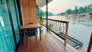 Deluxe Raft Room with Mountain and River View | Terrace/patio