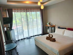 Deluxe King Room with Balcony Mountain and River View