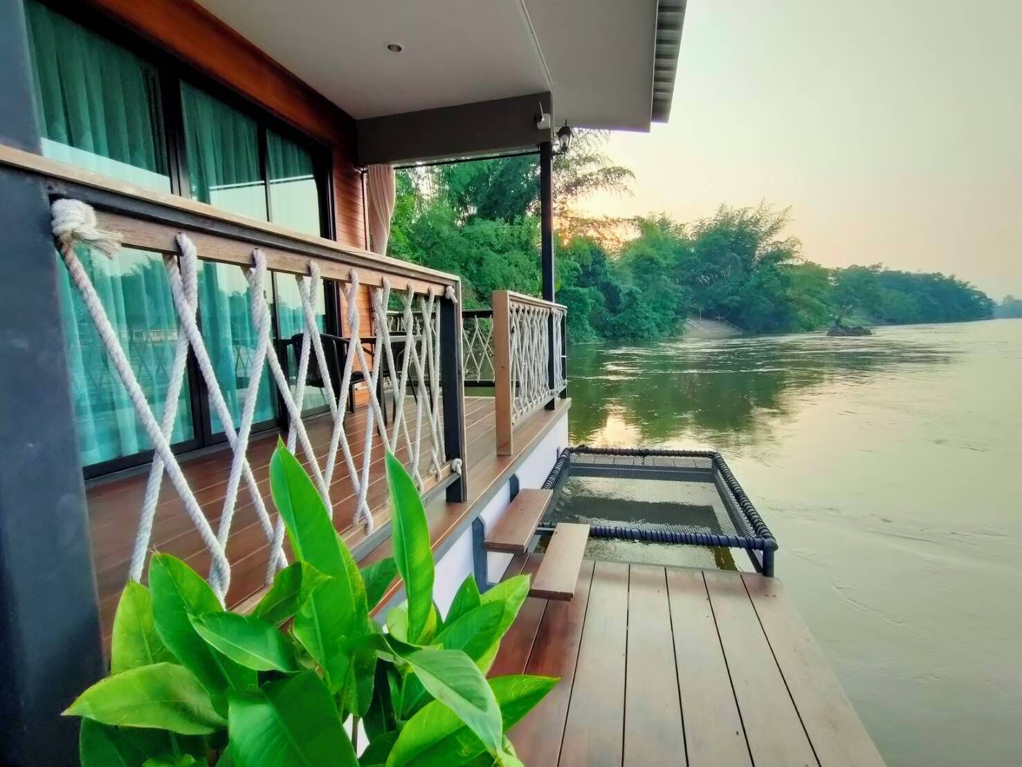 Deluxe Raft Room with Mountain and River View | 客房景观