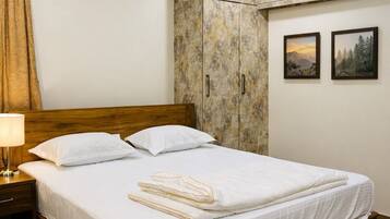Laptop workspace, free WiFi, bed sheets