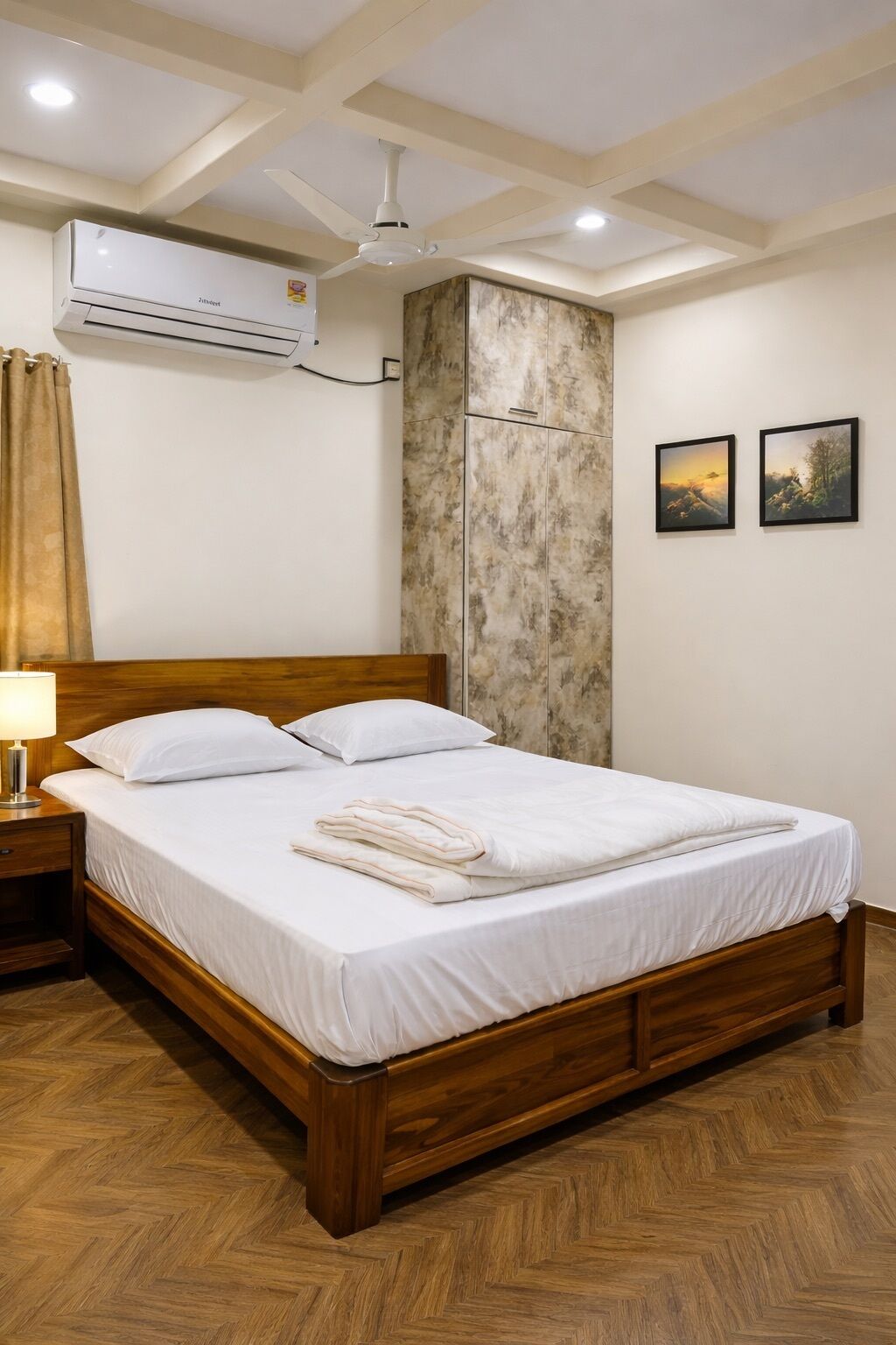 Laptop workspace, free WiFi, bed sheets