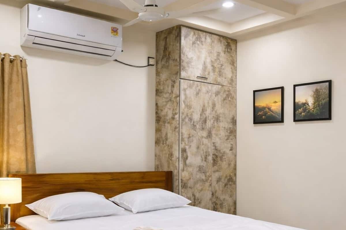 Laptopgeeigneter Arbeitsplatz, kostenloses WLAN, Bettwäsche