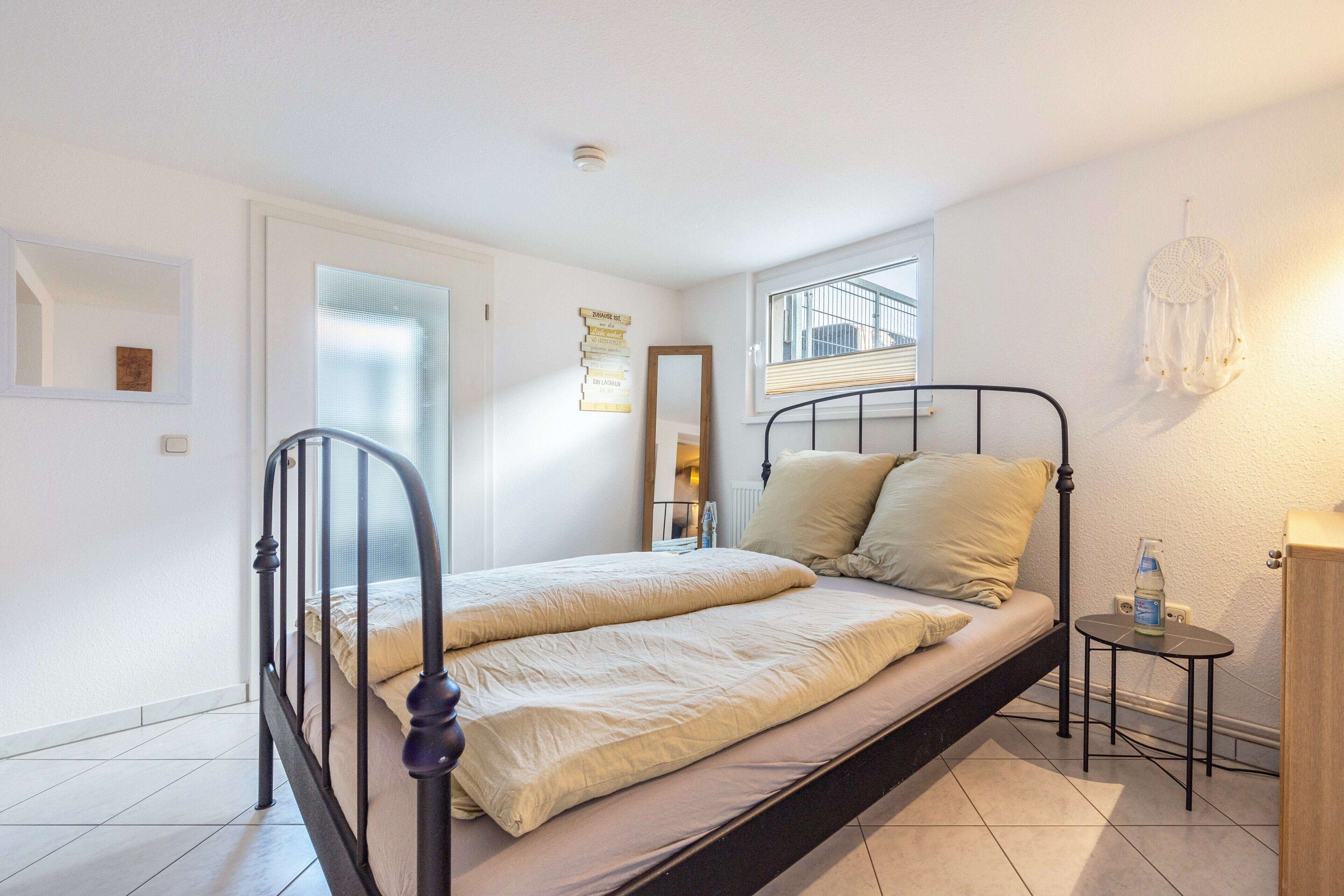 1 bedroom, desk, WiFi, bed sheets