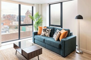 TV, offices - Contemporary 1BED Apartment in Central Liverpool (Merseyside)