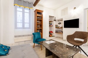 TV, fireplace, DVD player