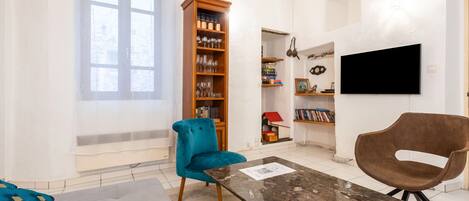 TV, fireplace, DVD player