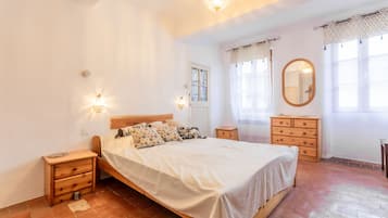 3 bedrooms, WiFi, bed sheets