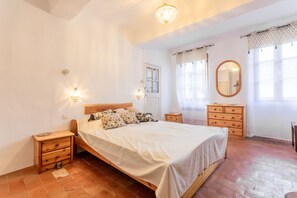 3 bedrooms, WiFi, bed sheets