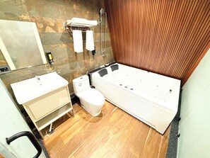 Luxury Double Room | Bathroom