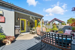Terrace/patio - Top-level duplex featuring a sleek open concept kitchen with stainless appliances, cozy fireplace, stylish furnishings, and in-unit washer/dryer. Designed for basking in the sun under skylights in thoughtful details throughout. (Vancouver)