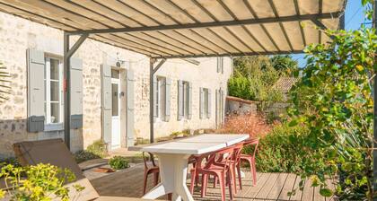 Les Fougères Guest Room – Space and Comfort in Saint-Romain-de-Benet