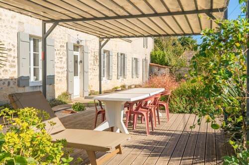 Les Primevères Guest Room – Welcome and Comfort in Saint-Romain-de-Benet