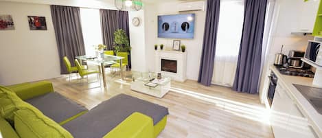 Familieleilighet, balkong | Oppholdsområde