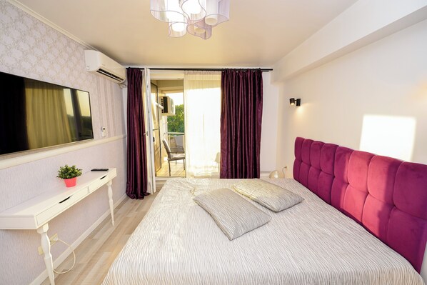 Family Apartment, Balcony