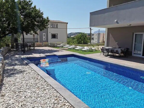Pool - Holiday Home J&D No.3-six Bedroom House With Pool (Podstrana)