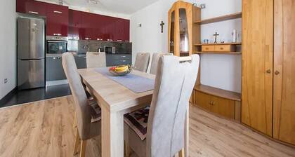 Holiday Home J&D No.3-six Bedroom House With Pool