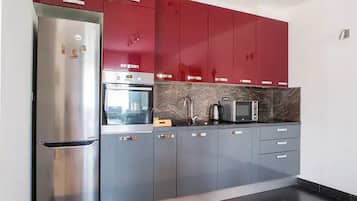 House | Private kitchen | Fridge, microwave, oven, stovetop