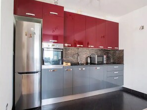 Ferienhaus | Eigene Küche | Kühlschrank, Mikrowelle, Ofen, Herdplatte