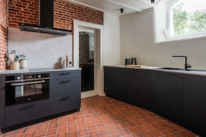 Kühlschrank, Mikrowelle, Ofen, Geschirrspüler