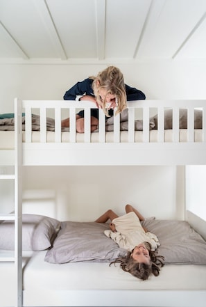 2 Schlafzimmer, Schreibtisch, Bügeleisen/Bügelbrett, WLAN