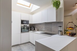 Fridge, microwave, oven, stovetop