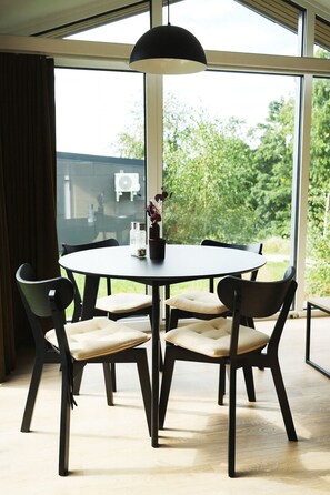 Dining - Family vacation in a modern tiny house - relaxation, starry skies & pure nature! (Untergriesbach)