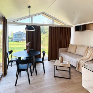 Living area - Family vacation in a modern tiny house - relaxation, starry skies & pure nature! (Untergriesbach)