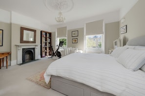 4 bedrooms, WiFi, bed sheets